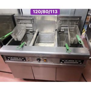 Μεταχειρισμένη διπλή φριτέζα ρεύματος Frymaster, με σταθμό πατάτας στη μέση  και φίλτρο λαδιού‼️