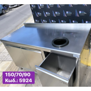 Μεταχειρισμένο ερμάριο με δύο ανοιγμένες πόρτες, δεξιά οπή απορριμμάτων και αμπάρι‼️